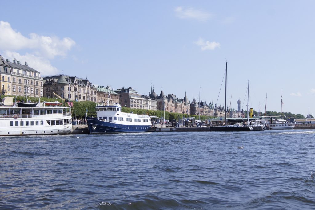 Stockholm mit Kindern vom wasser aus betrachtete