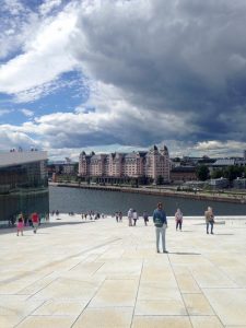 Auf dem Dach der Oper Oslo