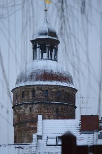 Schneebedeckter Nikolaiturm Görlitz Altstadtmillionen