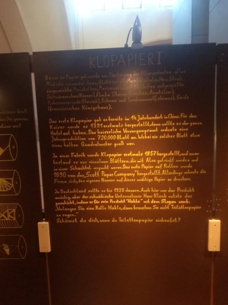 MAACHmit Museum BErlin Pipapo Ausstellung Geschichte des Klopapiers