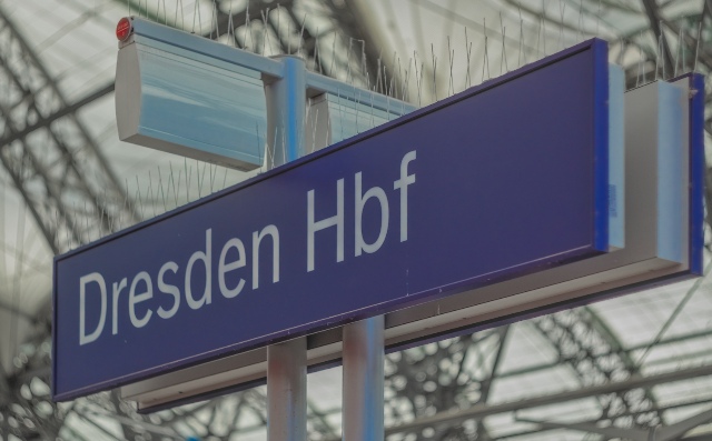 Dresden; Bahnhofschild, 9€ Ticket