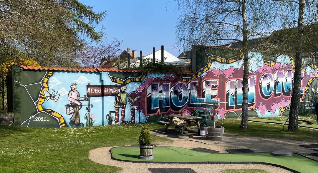 En hemmelig oase midt i Odense med minigolf