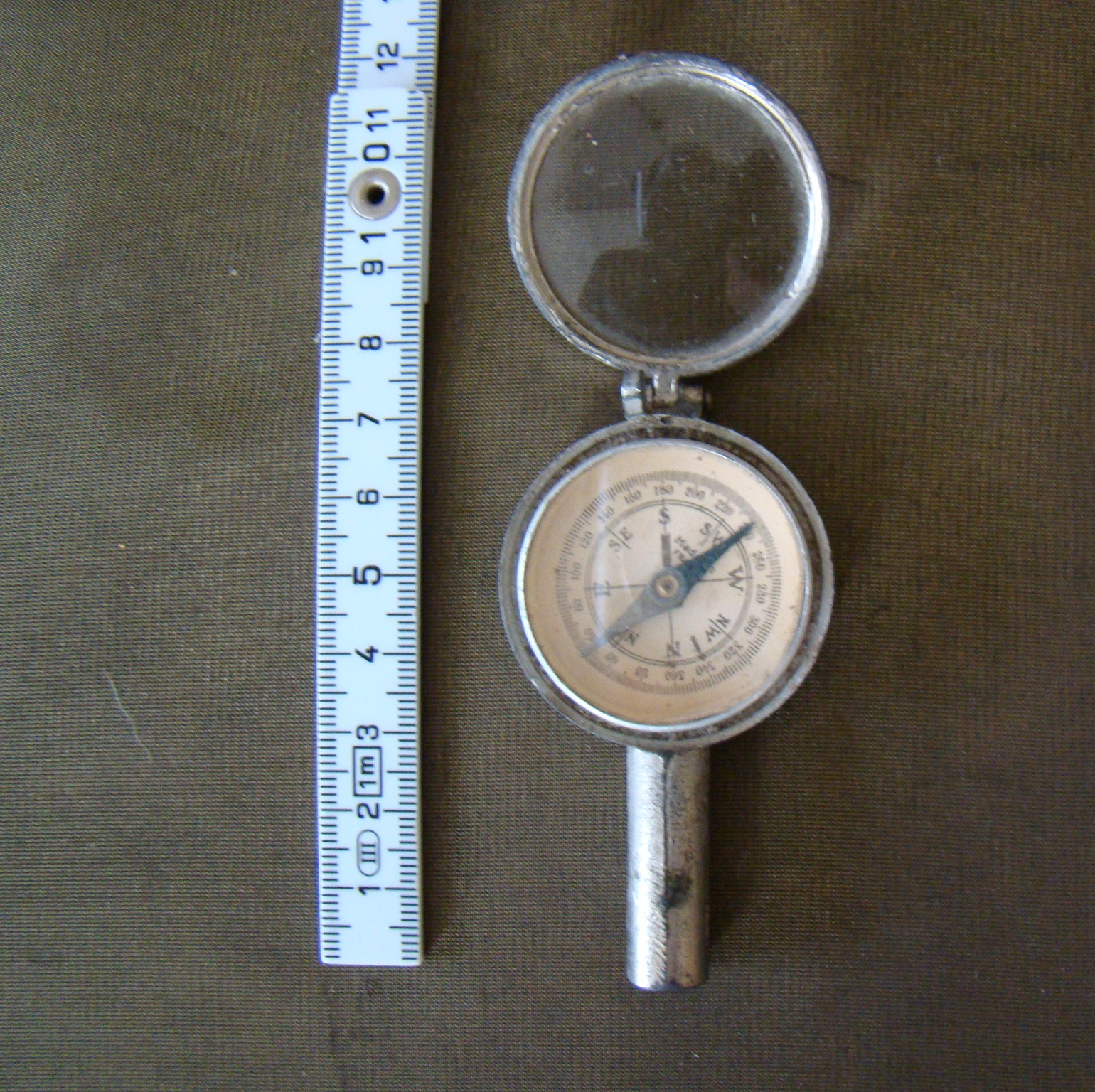oud kompasje met spiegeltje als knop op wandelstok - bestel bij mittens.nl