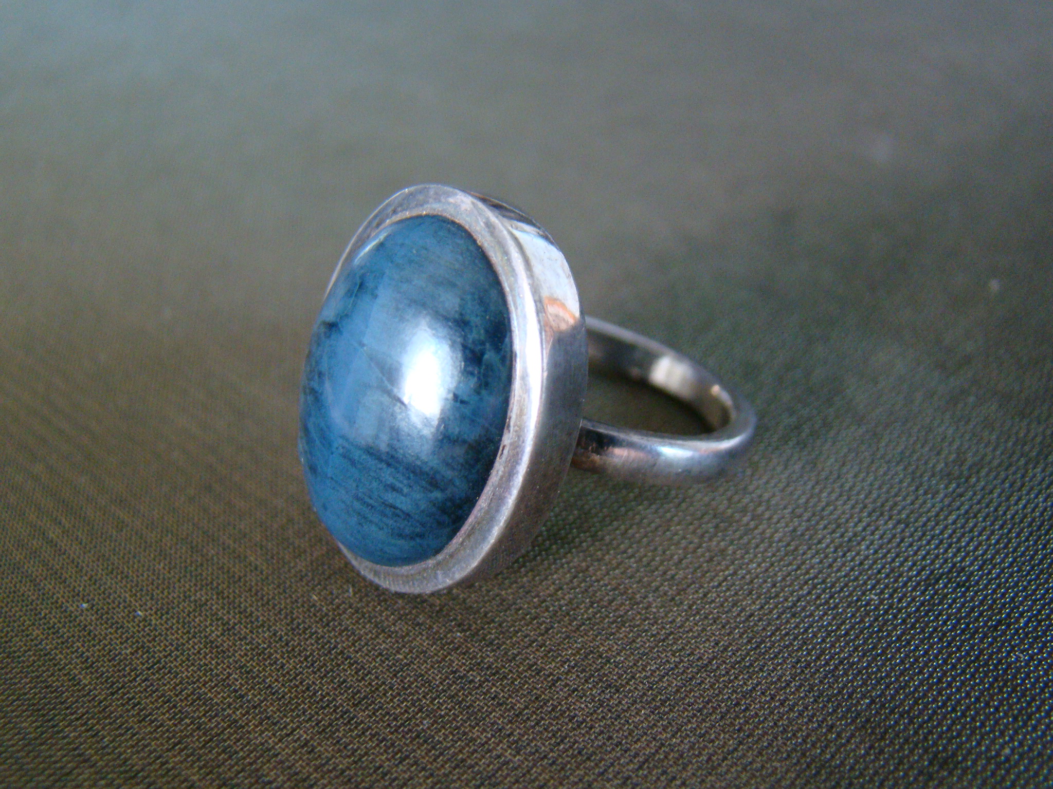oude zilveren ring grote ovale cabuchon donkerblauwe steen maat 18 - bestel  bij mittens.nl