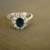 14 kt wit gouden entourage ring saffier briljant 0,30 ct maat 18 - Afbeelding 2