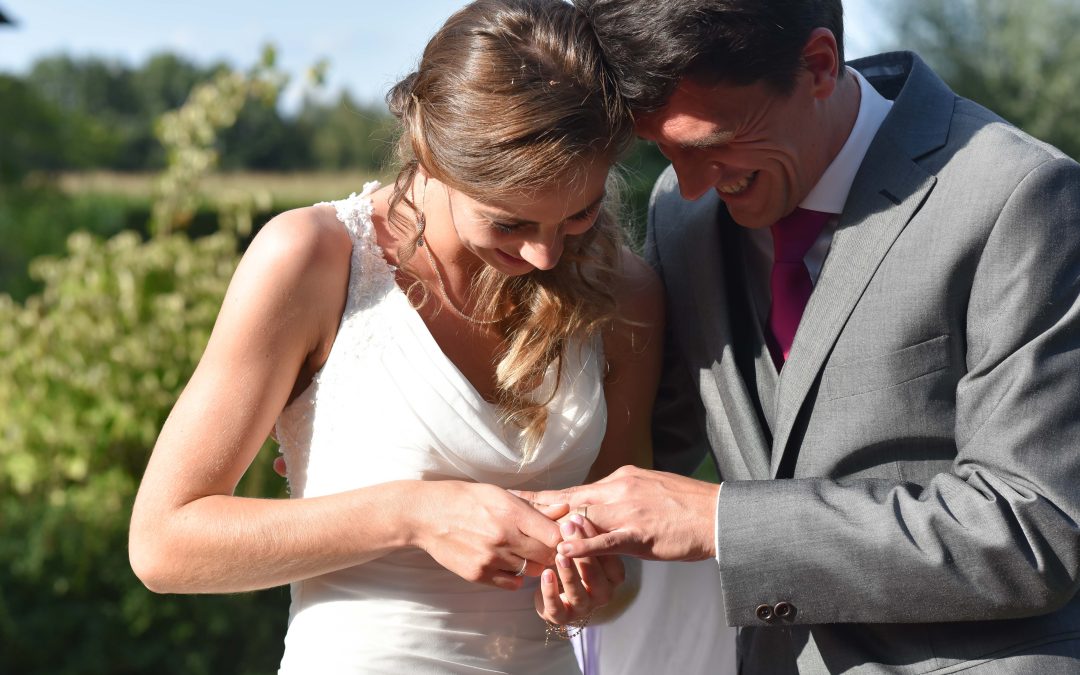 Cruciale Momenten Vastleggen: Tips voor Huwelijksfotografen tijdens de Ceremonie