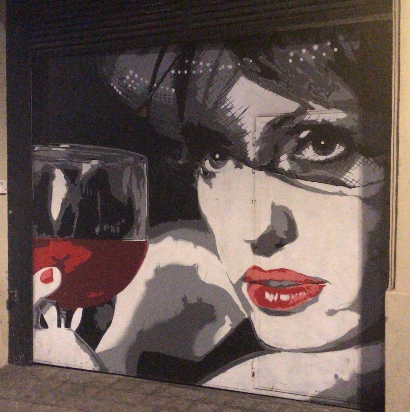 Wijn in PICTURE THIS #2 – FILM NOIR - STREETART BARCELONABarcelona