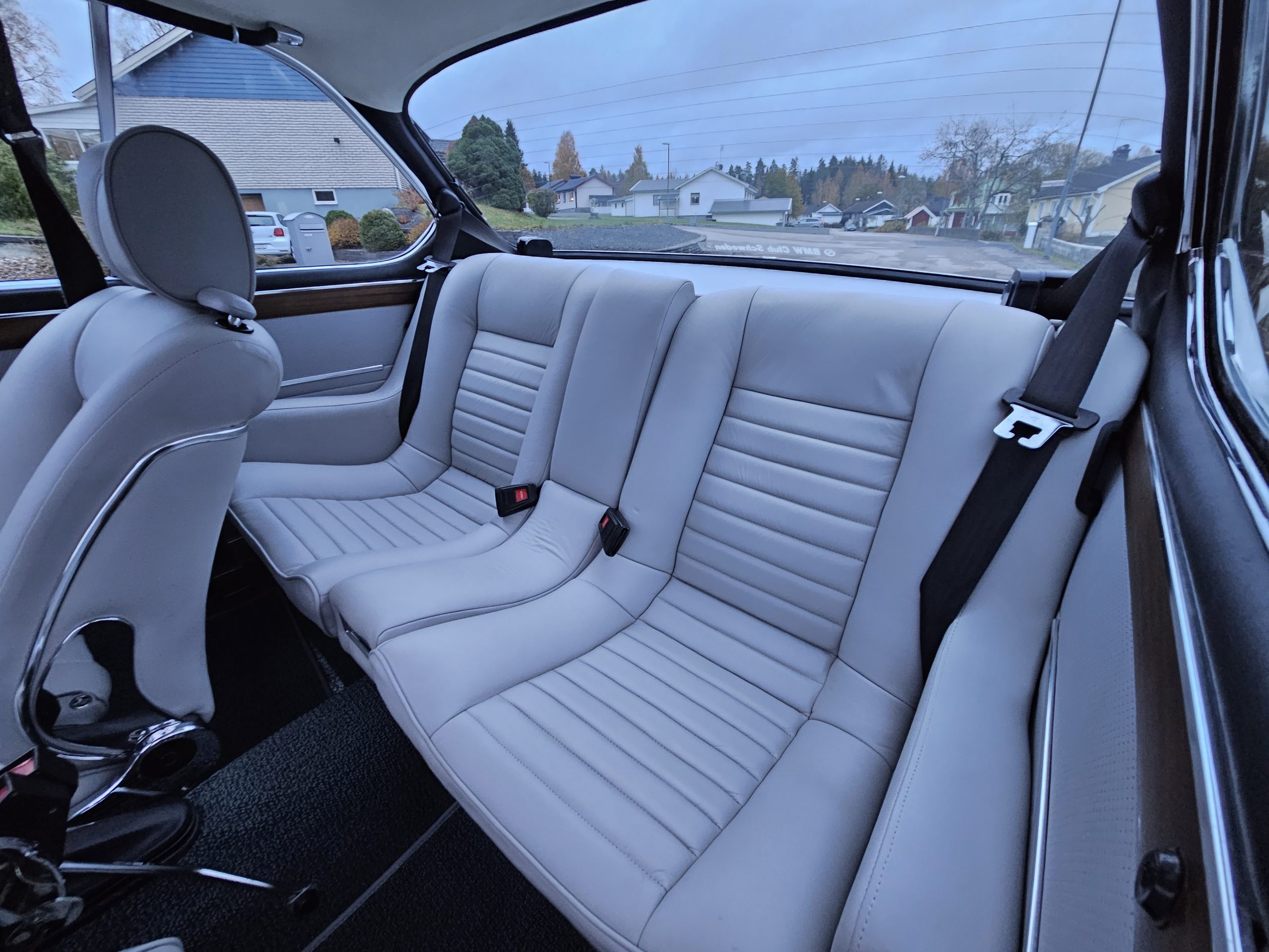 modevelopments classic car renovation paint interior veteranbil renovering lackering inredning bmw csi