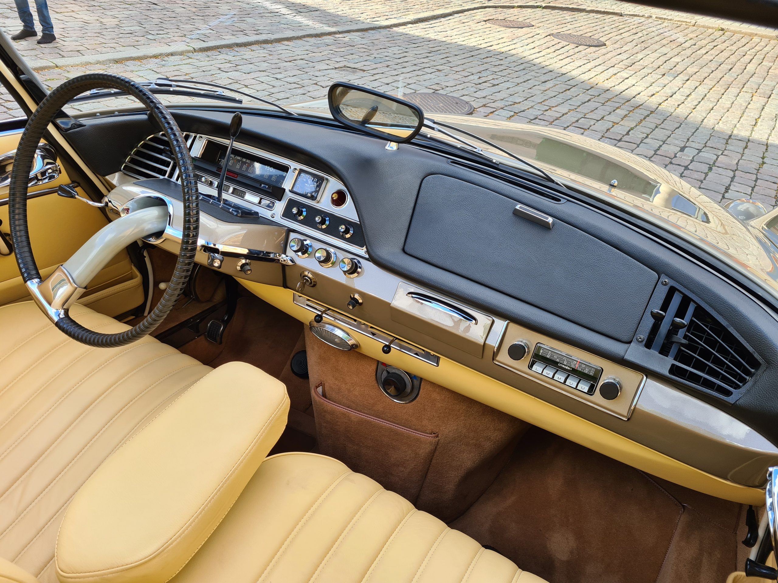 modevelopments classic car renovation paint interior veteranbil renovering lackering inredning citroen ds