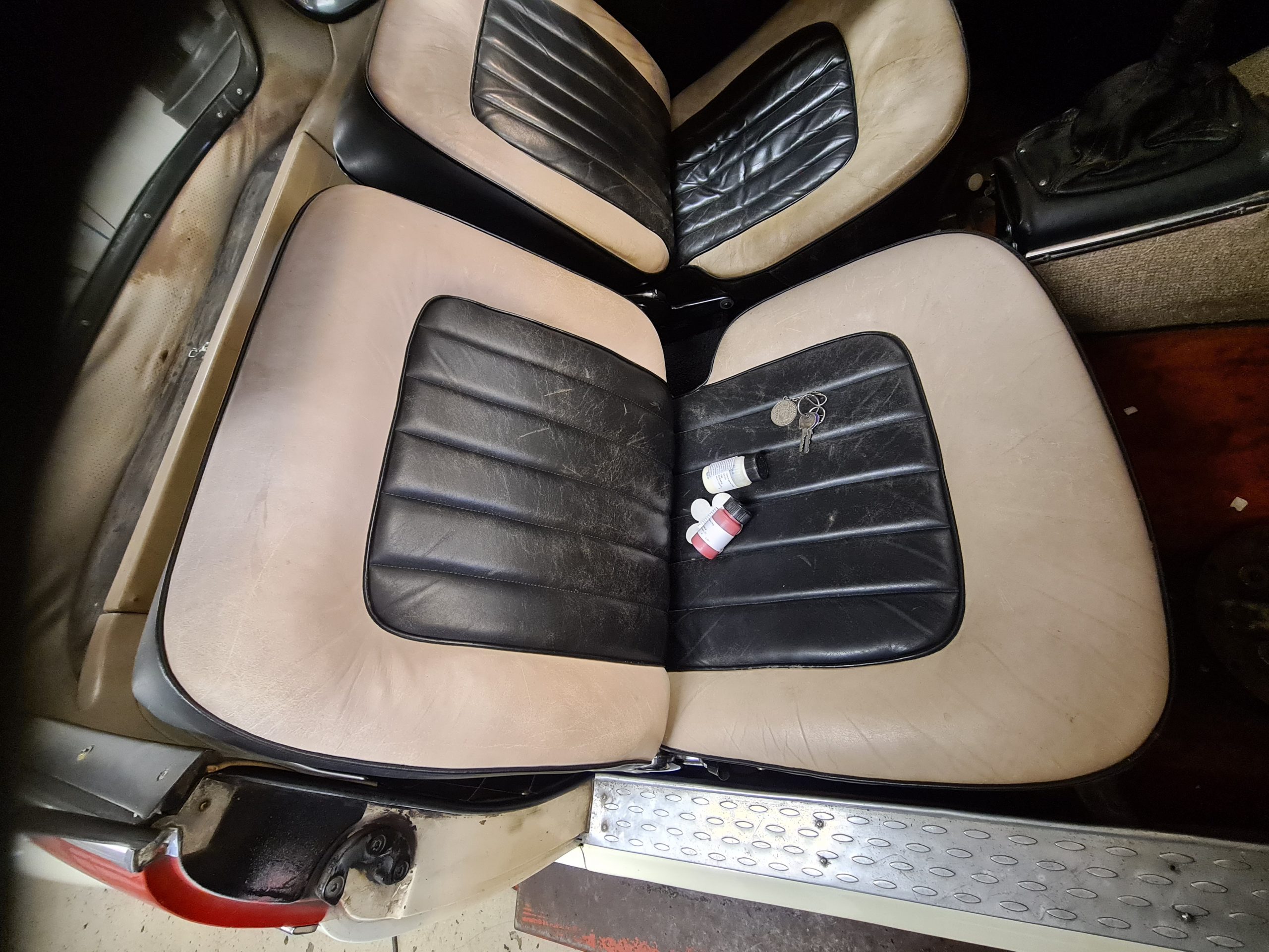 modevelopments classic car renovation paint interior veteranbil renovering lackering inredning