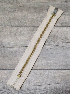 Reißverschluss creme messing 18 cm lang 3 cm breit YKK - MONDSPINNE