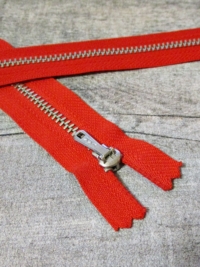 Reißverschluss rot altsilber 16 cm lang 2,7 cm breit YKK - MONDSPINNE