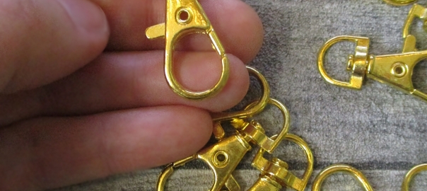 Schlüsselkarabiner Karabiner Minikarabiner gold Metall 36x13x4 mm - MONDSPINNE