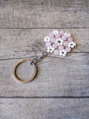 Blüte Taschenanhänger rosa weiß Glas Rosenquarz mit Schlüsselring - MONDSPINNE