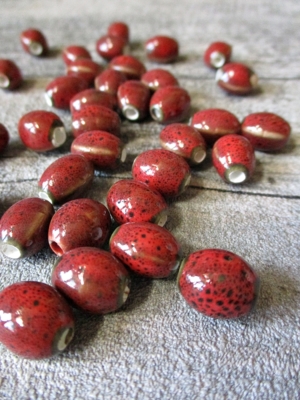 Porzellanperlen linsenförmig 12x9 mm rot braun meliert Großlochperlen Lochgröße 2,8 mm - MONDSPINNE