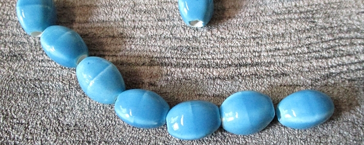 Porzellanperlen linsenförmig 12x9 mm türkis hellblau Großlochperlen Lochgröße 2,8 mm - MONDSPINNE