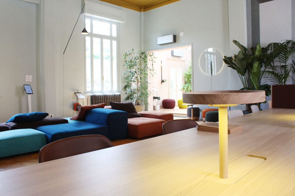 Archiproducts open house 2018 alki + texturae scrivania ufficio con lampada incorporata