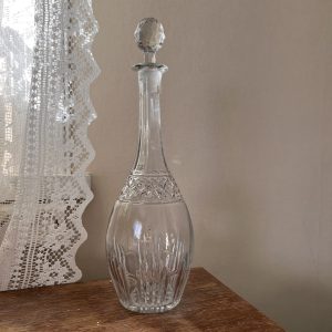 Fin karaff i glas. Höjd 34,5 cm.Pris 200 kr