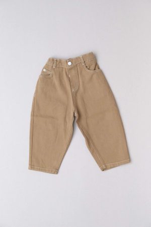 flatlay of the Arthur Worker Pants in Khaki by the brand Alfred