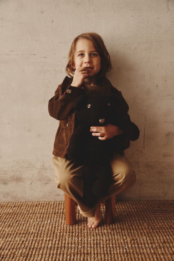 the Barney Jacket in Brown paired with the Duncan Pants & Longsleeve in Khaki by the brand Alfred