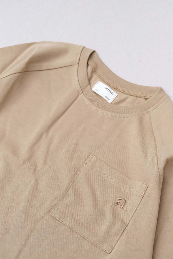 flatlay of the Duncan Longsleeve in Khaki by the brand Alfred