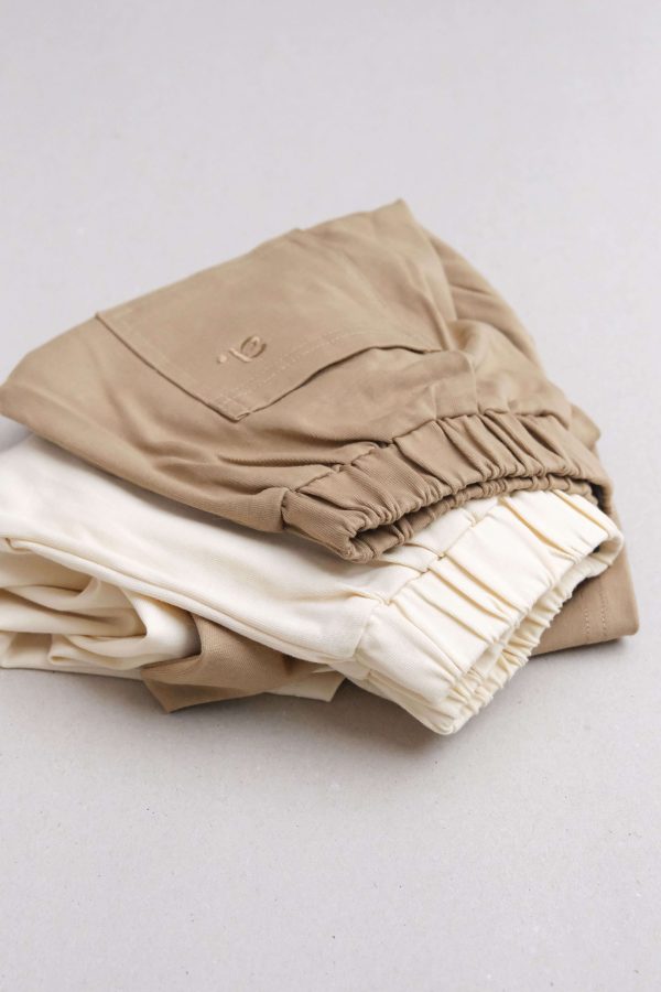 flatlay of the Duncan Pants in Khaki & off-white by the brand Alfred