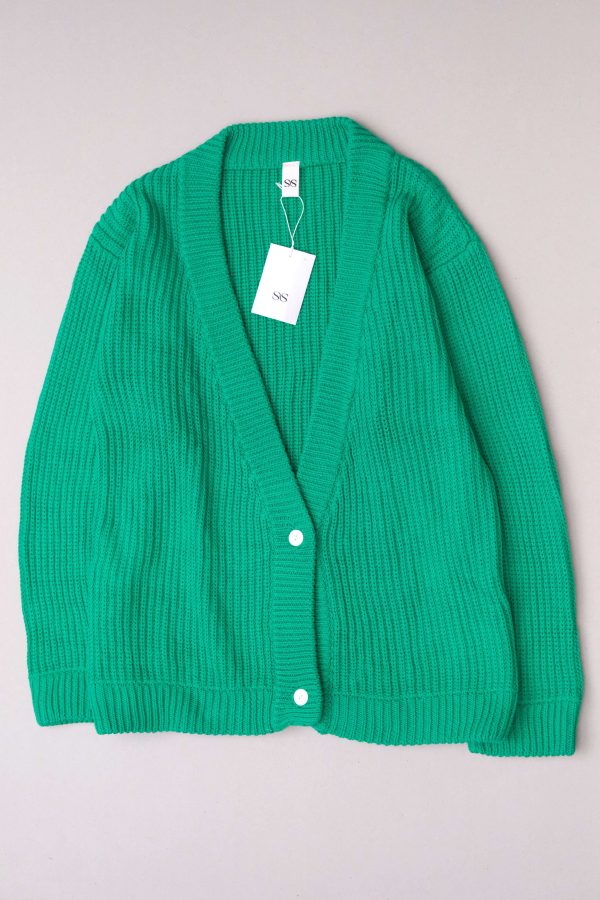 flatlay of the chunky cardigan in emerald by the brand Summer and Storm