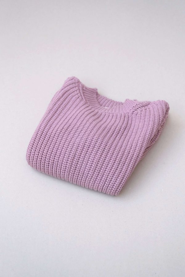 flatlay of the chunky pullover in mauve by the brand Summer and Storm