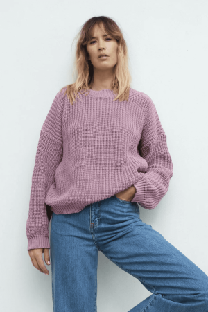 the chunky pullover in mauve by the brand Summer and Storm