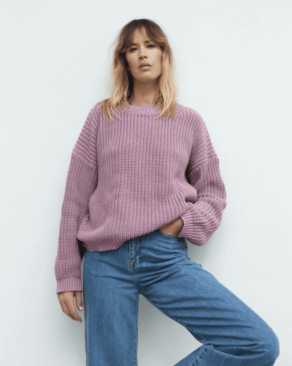 the chunky pullover in mauve by the brand Summer and Storm