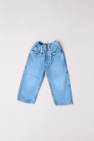 the 80s denim jean in lightwash by the brand Summer and Storm