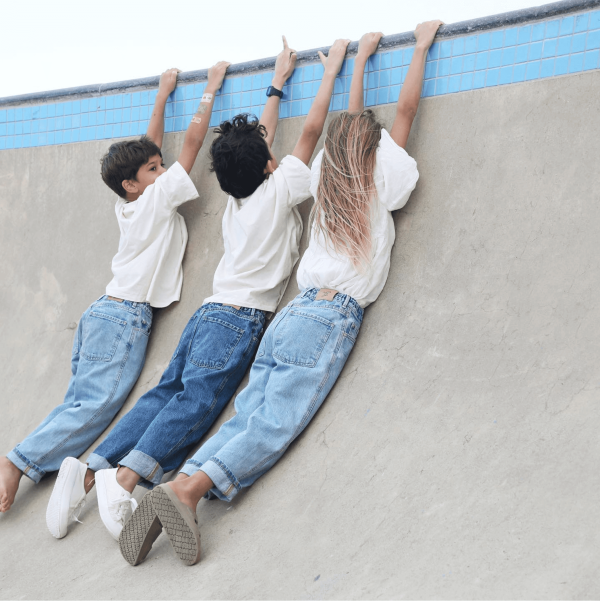 the 80s denim jean in lightwash and midwash by the brand Summer and Storm