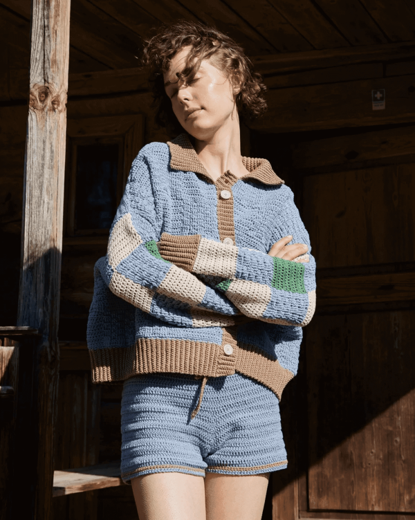 the knit Zemelapis Shorts in Sea paired with the Prietema Cardigan by the brand The Knotty Ones