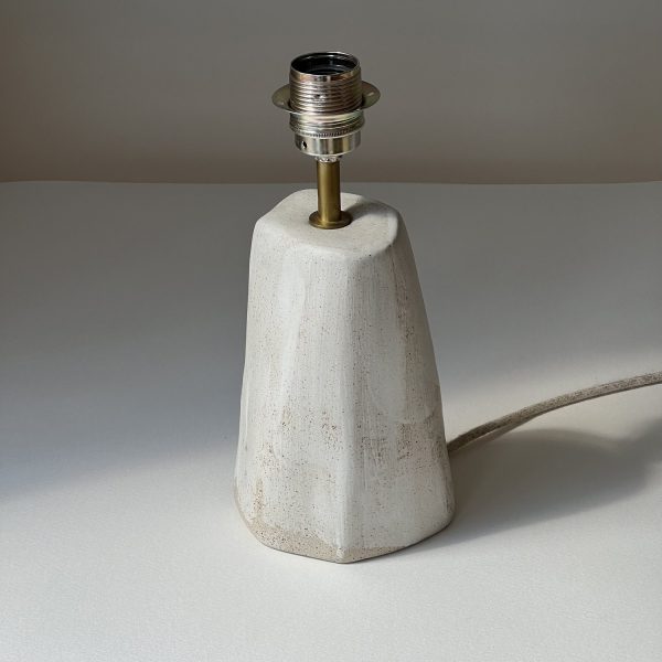 close up of the ceramic foot of the Gobi Table Light by Marlies Huybs