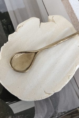 Example of how you can style the ceramic Moon Tray Venus by Marlies Huybs