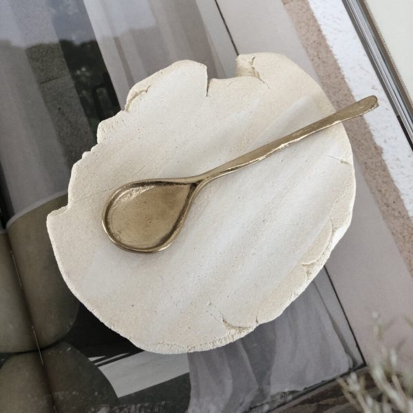 Example of how you can style the ceramic Moon Tray Venus by Marlies Huybs