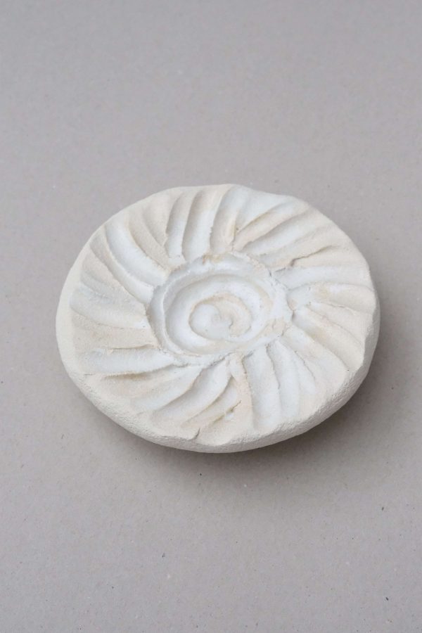 Top view of the ceramic Siipi Tray by Marlies Huybs showing the circular sun pattern