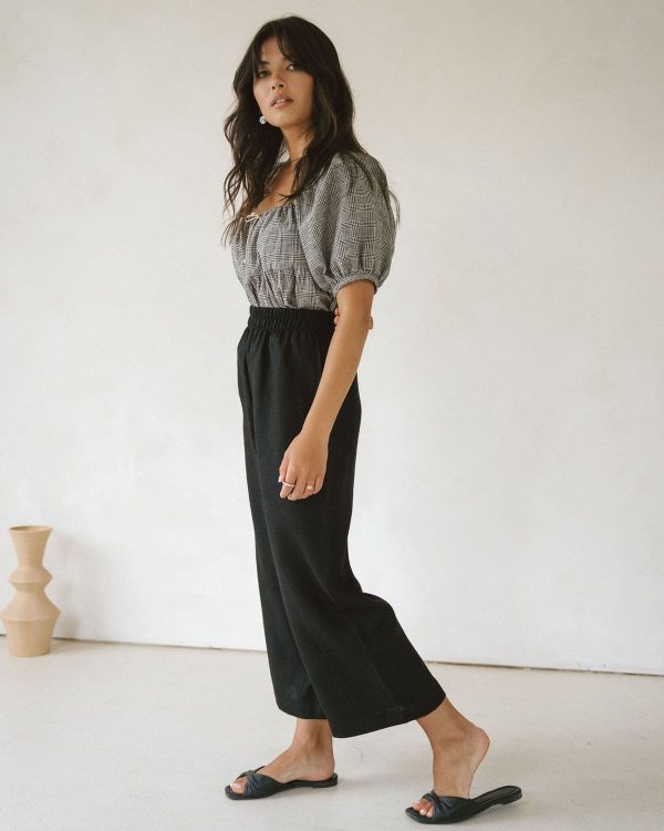 woman wearing the linen Aura Pants in Black by the brand Harly Jae