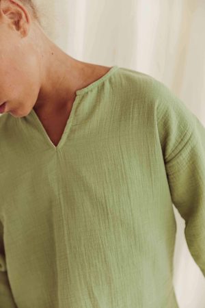 the organic cotton Leonardo Shirt in Dryed Green by the brand LiiLU