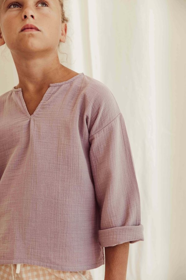 the organic cotton Leonardo Shirt in Lavender by the brand LiiLU