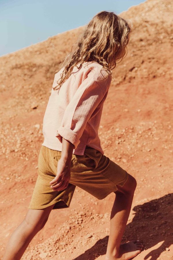 the organic cotton Leonardo Shirt in Peach paired with the Kiran Shorts in Mustard by the brand LiiLU