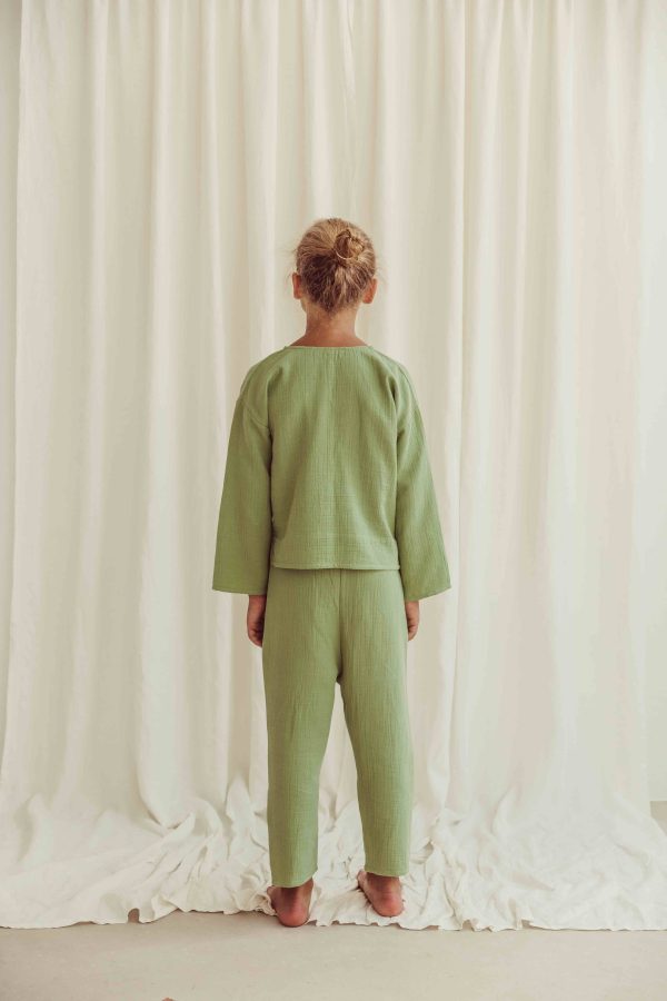 the organic cotton Levi Pants in Dryed Green paired with the Leonardo shirt by the brand LiiLU