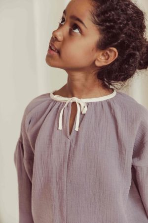 the organic cotton Lili Blouse in Lavender by the brand LiiLU