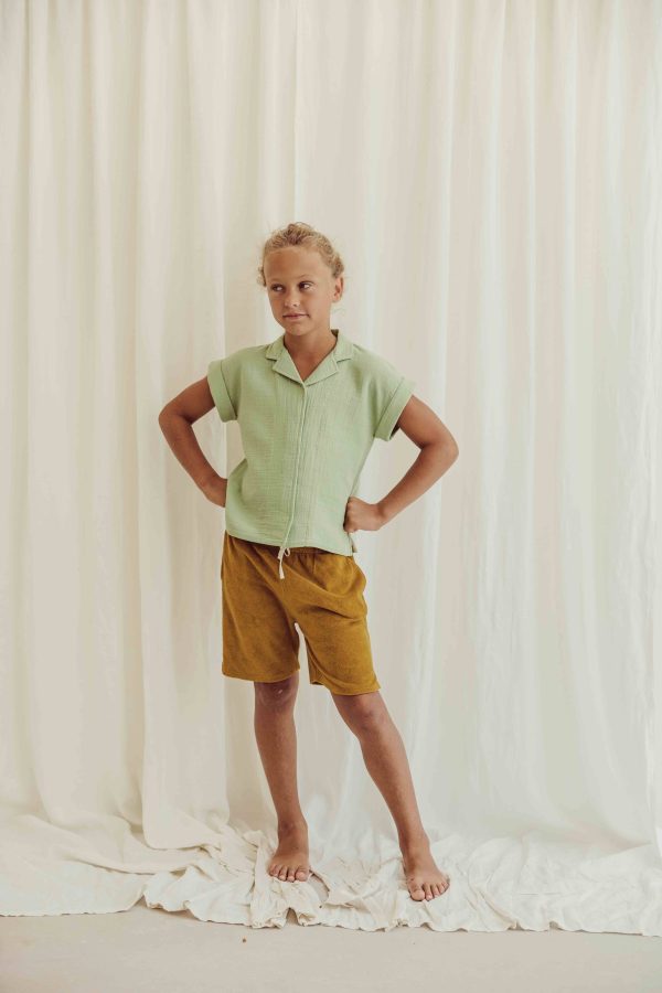 the organic cotton Mateo Shirt in Dryed Green paired with the Kiran Shorts in Mustard by the brand LiiLU