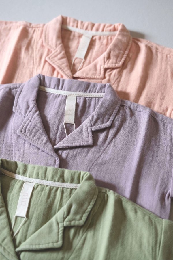 the organic cotton Mateo Shirt in Dryed Green, Lavender & Peach by the brand LiiLU