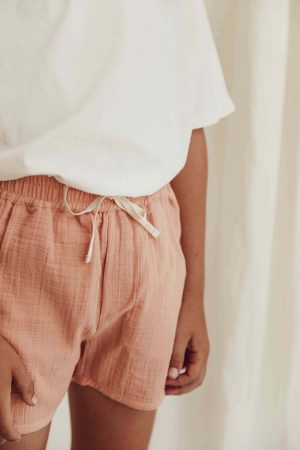 the organic cotton Tudor Shorts in Peach by the brand LiiLU