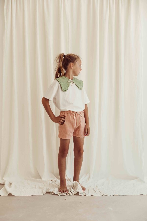 the organic cotton Tudor Shorts in Peach by the brand LiiLU