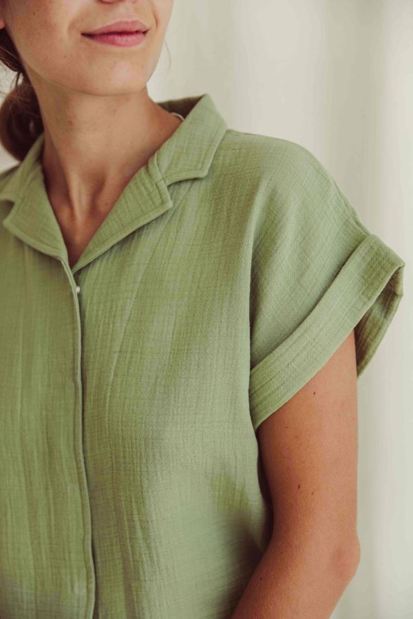 the organic cotton Mateo Shirt in Dryed Green by the brand LiiLU