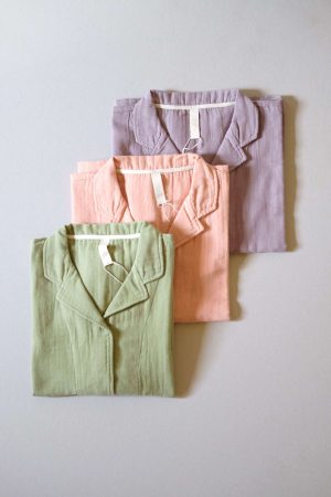 the organic cotton Mateo Shirt in Dryed Green, Peach & Lavender by the brand LiiLU