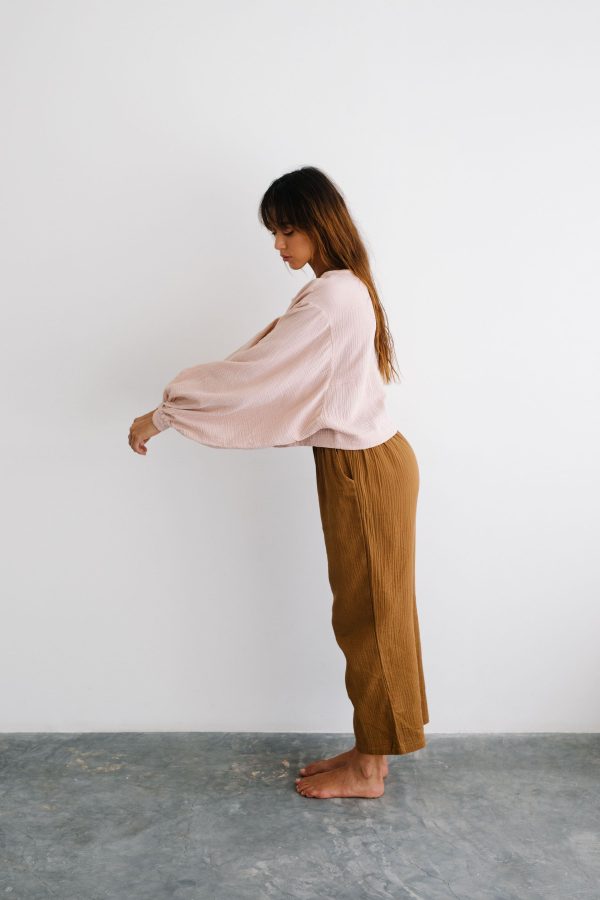 the Lara Top in Dusty Pink and the Mia Pants in Chocolate by the Bare Road